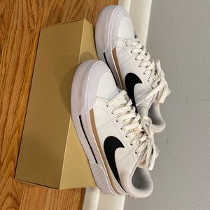 Women’s Nike Court Legacy Lift